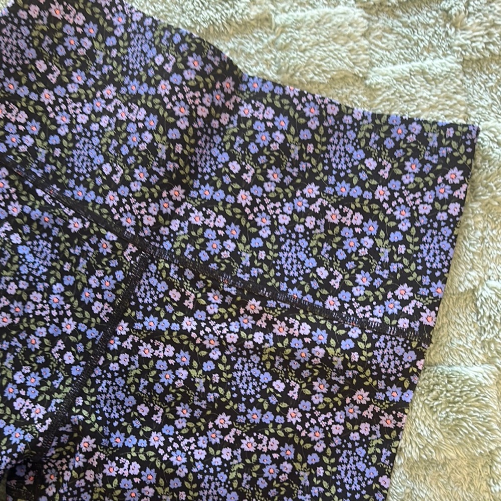 Knix‎ HiTouch High Rise Leggings in Garden Daze - Picture 2 of 6